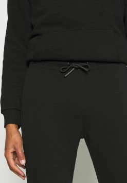 Promo 👍 Only & Sons ONSCERES HOOD PANT SET - Survêtement - Black 😍 13 Promo 👍 Only & Sons ONSCERES HOOD PANT SET - Survêtement - Black 😍 -Boutique Only & Sons 07a67c43ba7c4a268a954ebe853eb0c3