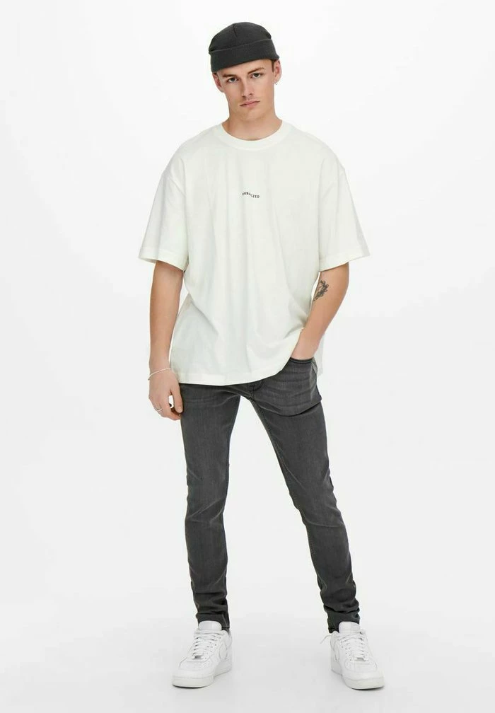 Sortie 👍 Only & Sons T-shirt Imprimé - Star White 💯 2 Sortie 👍 Only & Sons T-shirt Imprimé - Star White 💯 – Image 2