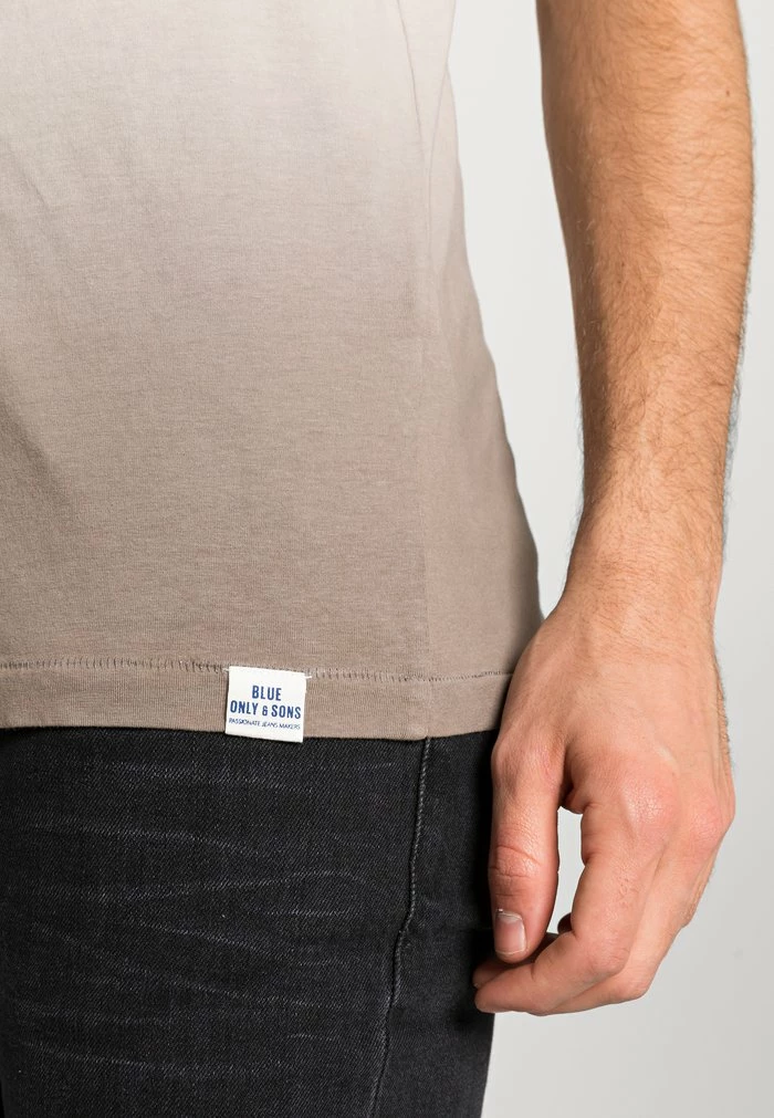 Promo 🎉 Only & Sons ONSTYSON LIFE - T-shirt Imprimé - Whitecap Gray ✨ 5 Promo 🎉 Only & Sons ONSTYSON LIFE - T-shirt Imprimé - Whitecap Gray ✨ – Image 5