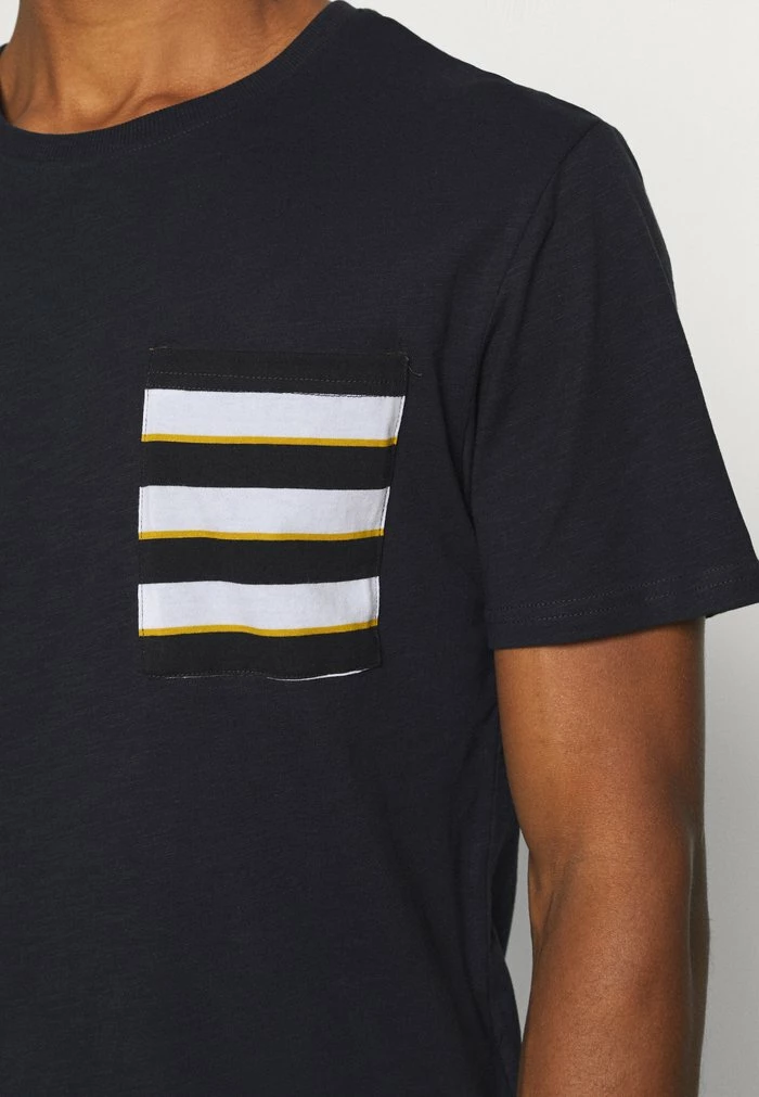 Meilleure affaire ❤️ Only & Sons ONSVANE LIFE LONGY POCKET TEE - T-shirt Imprimé - Dark Navy 🌟 6 Meilleure affaire ❤️ Only & Sons ONSVANE LIFE LONGY POCKET TEE - T-shirt Imprimé - Dark Navy 🌟 – Image 6