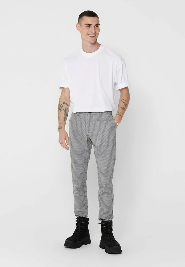 Tout neuf 👏 Only & Sons Chino - Black 💯 2 Tout neuf 👏 Only & Sons Chino - Black 💯 – Image 2